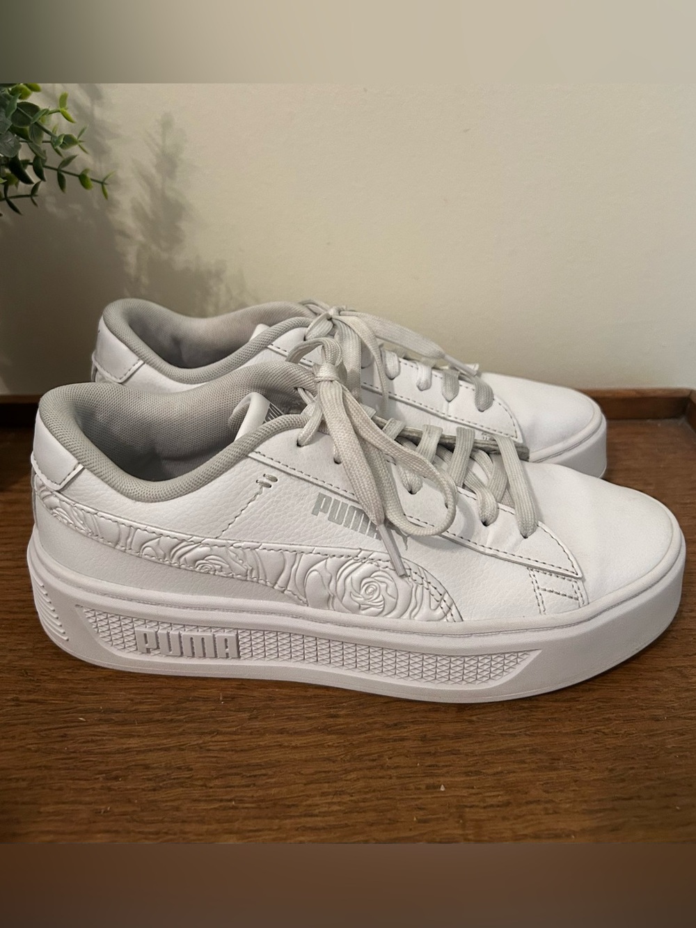 PUMA White Smash V3 Platform Sneakers Womens Size 8.5 Texture Floral Pattern